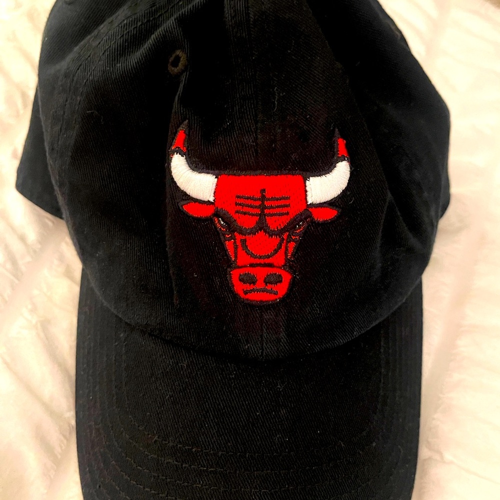 Chicago Bulls basketball cap black and red